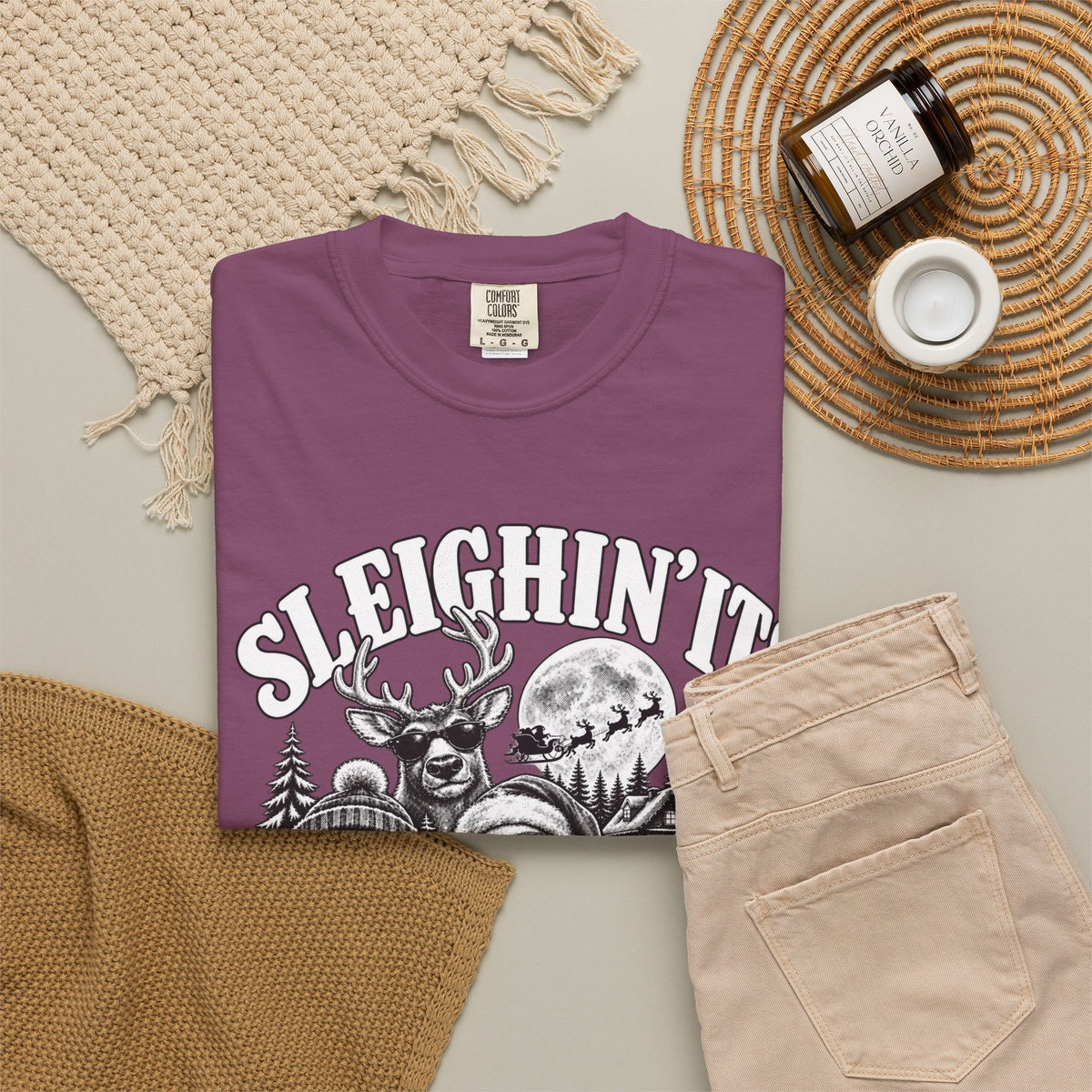 Sleighin It Funny Christmas Shirt, Vintage Santa Graphic Tee, Retro Christmas T-Shirt, Funny Holiday Shirt, Christmas Gift for Men Women