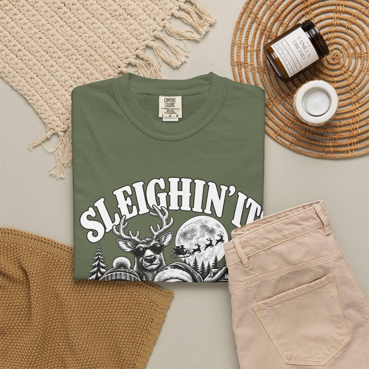 Sleighin It Funny Christmas Shirt, Vintage Santa Graphic Tee, Retro Christmas T-Shirt, Funny Holiday Shirt, Christmas Gift for Men Women