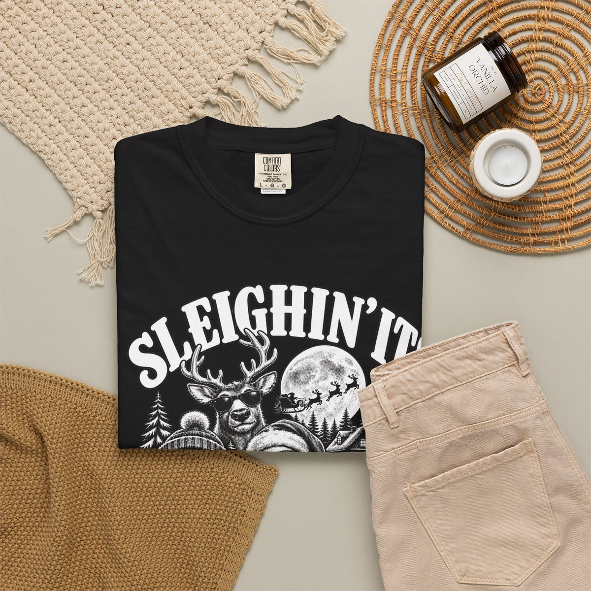 Sleighin It Funny Christmas Shirt, Vintage Santa Graphic Tee, Retro Christmas T-Shirt, Funny Holiday Shirt, Christmas Gift for Men Women
