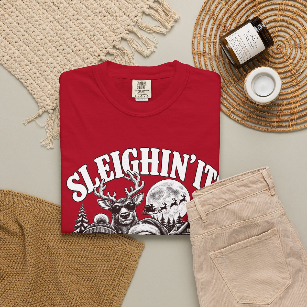 Sleighin It Funny Christmas Shirt, Vintage Santa Graphic Tee, Retro Christmas T-Shirt, Funny Holiday Shirt, Christmas Gift for Men Women