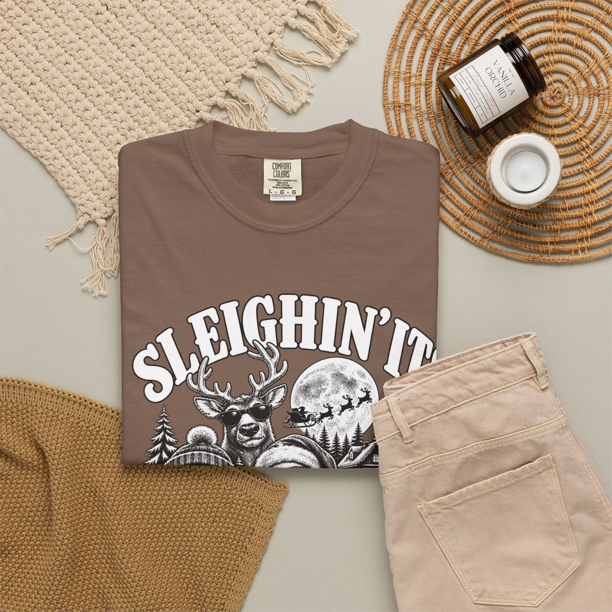 Sleighin It Funny Christmas Shirt, Vintage Santa Graphic Tee, Retro Christmas T-Shirt, Funny Holiday Shirt, Christmas Gift for Men Women