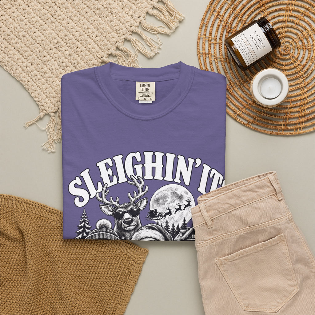 Sleighin It Funny Christmas Shirt, Vintage Santa Graphic Tee, Retro Christmas T-Shirt, Funny Holiday Shirt, Christmas Gift for Men Women