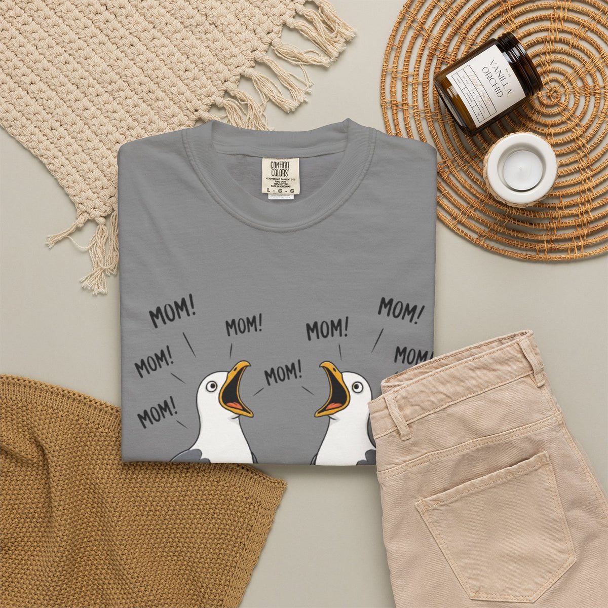 Seagull 'Mom!' Graphic T-Shirt