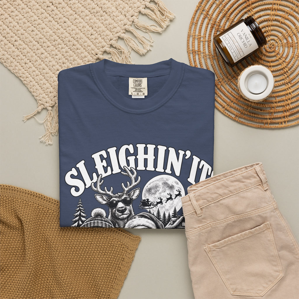 Sleighin It Funny Christmas Shirt, Vintage Santa Graphic Tee, Retro Christmas T-Shirt, Funny Holiday Shirt, Christmas Gift for Men Women