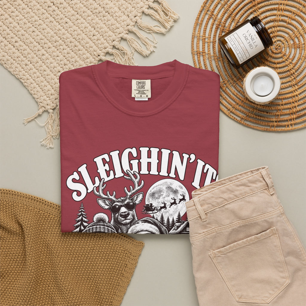 Sleighin It Funny Christmas Shirt, Vintage Santa Graphic Tee, Retro Christmas T-Shirt, Funny Holiday Shirt, Christmas Gift for Men Women
