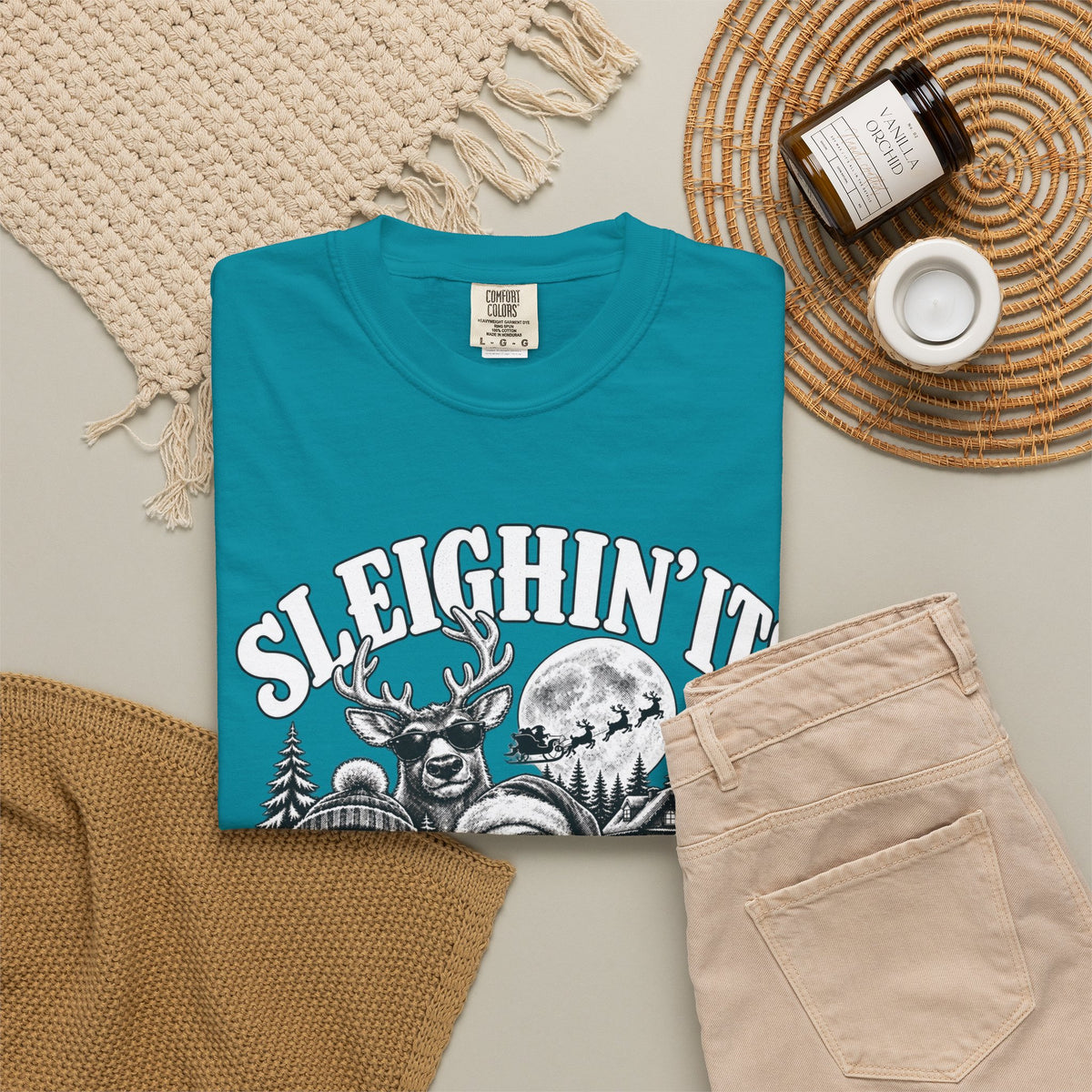 Sleighin It Funny Christmas Shirt, Vintage Santa Graphic Tee, Retro Christmas T-Shirt, Funny Holiday Shirt, Christmas Gift for Men Women